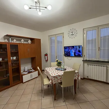 Casa Marta Con Parcheggio Privato,vicino A Centro E Ospedale